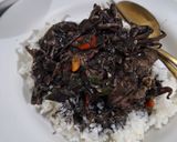 Foto langkah ke 4 dari resep Oseng Cumi Hitam Pedas.