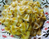 Foto del paso 20 de la receta: Farfalle de limón y cúrcuma en salsa de chocolate blanco y frutos secos