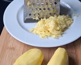 Une image de l'étape 1 de Gaufres de pommes de terre au jambon et cheddar.