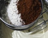 Foto langkah ke 3 dari resep Brownies Kukus Lapis Keju.