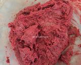 Foto langkah ke 2 dari resep Red Velvet Crinkle Cookies.