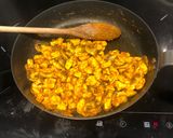 Foto del paso 3 de la receta: Empanadillas de pollo y champiñones al curry