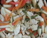 Foto del paso 4 de la receta: Wok con verduras y pollo al curry🍗🍗