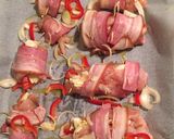 Baconba tekert, töltött csirkemell recept fázis 3 fotója