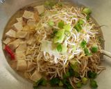 Foto langkah ke 2 dari resep Sayur Bening Toge Tahu.