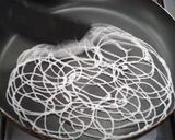 Foto del paso 4 de la receta: Pasta de Kadaif o Kataifi, la estrella de la pastelería Árabe!