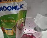 Foto langkah ke 1 dari resep Buah Naga Kocok Matcha Soda.