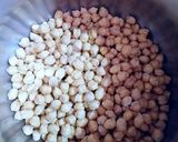 Foto del paso 3 de la receta: Potaje de garbanzos con acelgas tiernas y doble sofrito
