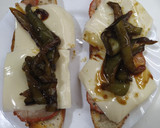 Foto del paso 11 de la receta: Tostas de Lomo con Pimientos Caramelizados y Queso al Smith