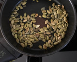 Foto del paso 4 de la receta: Pan con Harina de Chufa y pipas de calabaza sin levadura. (Versión Salada) #semana gluten free