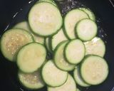 Foto del paso 1 de la receta: Calabacitas con salsa de soya