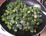 A picture of step 1 of Lady finger masala.