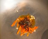 XO醬蘆筍炒蛤蜊佐玉米筍的食譜步驟2照片