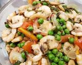 Foto langkah ke 5 dari resep Tumis Udang Kuah Lemon.