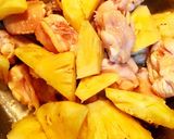 Hình bước làm 2 của món Canh Chua Nấu Với Cánh Gà