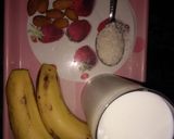 A picture of step 1 of Banana milkshake.