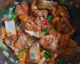 Foto del paso 2 de la receta: Patatas con costillas adobadas