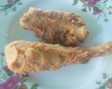 Foto langkah ke 3 dari resep Ayam Goreng dan Telur ala MCD.
