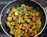 A picture of step 2 of Ivy Gourd Stir Fry.