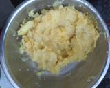 A picture of step 2 of Ragda patties.