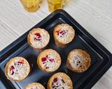 Foto langkah ke 6 dari resep Strawberry Cheese Muffin.
