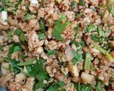 รูปขั้นตอนการทำที่ 1 ของ ลาบสะโพกไก่ย่าง