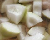 รูปขั้นตอนการทำที่ 2 ของ "แกงจืดฟักน่องไก่" 🥣🐔Winter Melon Soup with Chicken