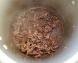 Hình bước làm 2 của món Nikujaga - Thịt bò hầm khoai tây