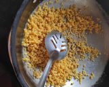 A picture of step 3 of Moong dal halwa.