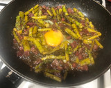 Foto del paso 5 de la receta: Espárragos salteados con huevo