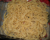 Foto del paso 3 de la receta: Fideos al horno con salsa de salchicha criolla