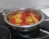 Foto del paso 5 de la receta: Pechugas empanadas con pimientos del piquillo