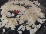 Omelette de champiñones y aceitunas