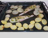 Foto del paso 14 de la receta: Rape con guarnición de patata y cebolla al horno