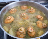 Foto del paso 3 de la receta: Huevos rellenos de atún en salsa verde
