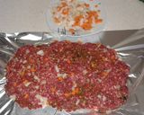 Foto del paso 4 de la receta: Rulo de carne picada rellena de cebolla zanahoria y huevo duro