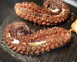 Foto del passaggio 4 della ricetta Polpo alla griglia con crema di ceci
