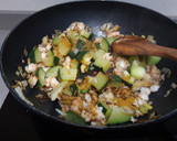 Foto del paso 3 de la receta: Curry de calabacín y langostinos