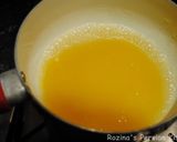 A picture of step 2 of Persian honey-saffron walnuts brittle(سوهان عسلی گردویی).
