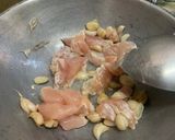 รูปขั้นตอนการทำที่ 1 ของ ไก่กับตับผัดกระเทียมพริกไทย