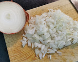 Foto del paso 3 de la receta: Quiche a los 5 Quesos con Cebolla