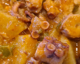Foto del paso 7 de la receta: Guiso de pulpo con langostinos y patatas