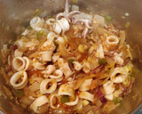 Foto del paso 2 de la receta: Guiso marinero de alubias con calamares