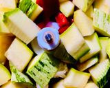 Foto del paso 2 de la receta: REVUELTO DE VEGETALES DE ESTACIÓN (TIPO TORTILLA)🧅🫑🥒🫑🍅