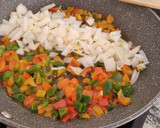 Foto del paso 2 de la receta: Relleno de empanada de pollo