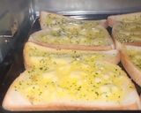 Foto langkah ke 9 dari resep Roti Garlic.