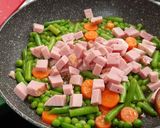 Foto del paso 3 de la receta: Salteado de verduras y chuletas de Sajonia con salsa de soja y toque picante