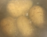 Foto del paso 1 de la receta: Patatas rellenas de queso al horno