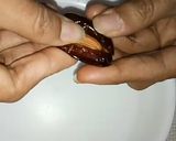 A picture of step 1 of Almond stuffed dates chocolate.