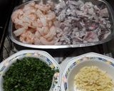 Foto del paso 1 de la receta: Filet de merluza, langostinos y calamaretis!